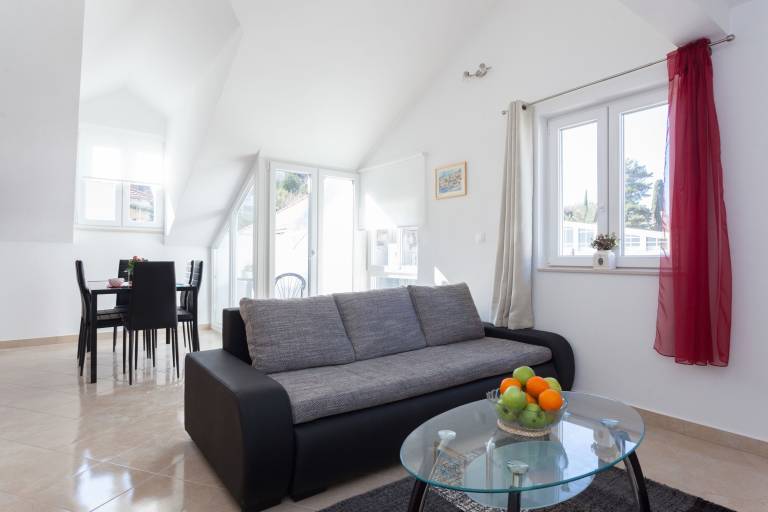 Pleasant apartment with patio | Pets are welcome in Dubrovnik