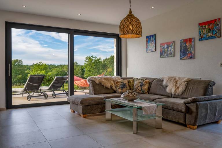 Fully equipped villa with terrace, fast internet & yard | Sea view | Pets allowed — photo 5