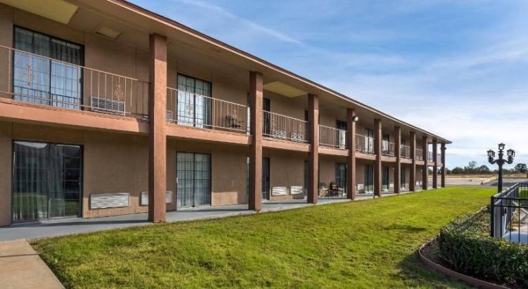 Red Roof Inn & Suites Sulphur Springs in Sulphur Springs, TX