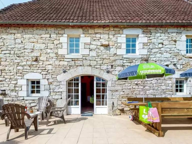 Villa with heated pool, patio & garden | Pets allowed — photo 3