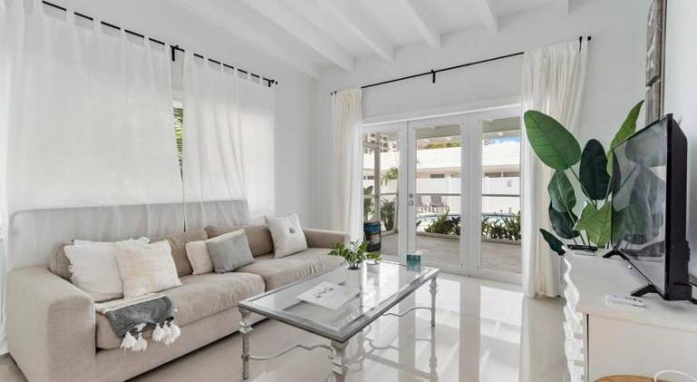 Holiday apartment with pool — photo 2