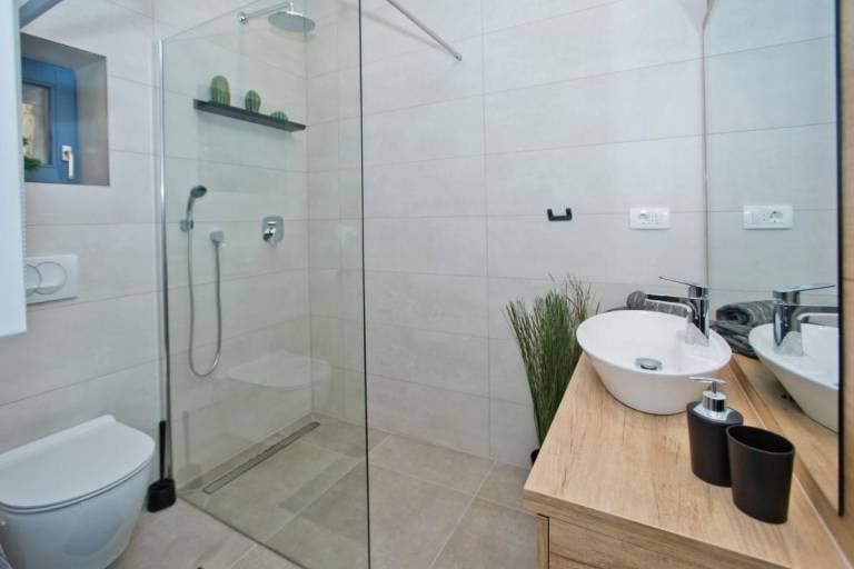 Dedicated room with terrace, private pool & grill | Sea view — photo 4