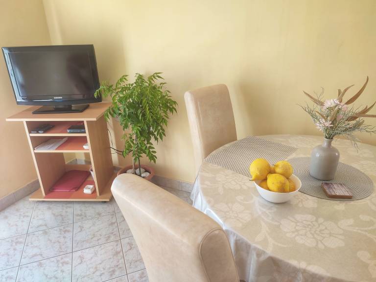 Rental apartment with BBQ & terrace | Sea view — photo 4