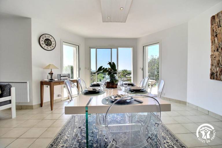 Gite with patio, BBQ & garden | Sea view — photo 3