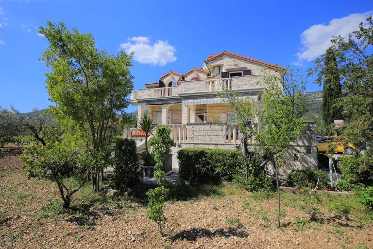 Three bedroom apartment with terrace and sea view Kaštel Stari, Kaštela (A-25141-a) in Trogir