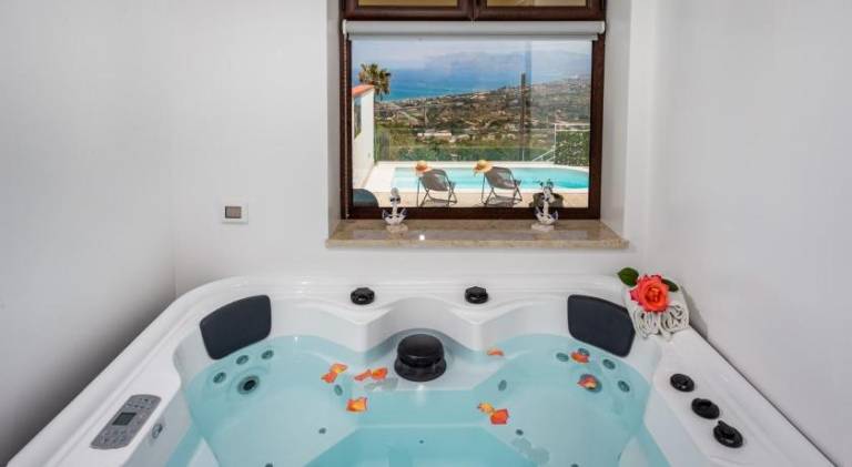 Villa with jacuzzi & pool | Pets allowed — photo 5