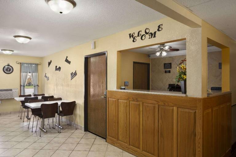 Super 8 By Wyndham Mattoon — photo 2