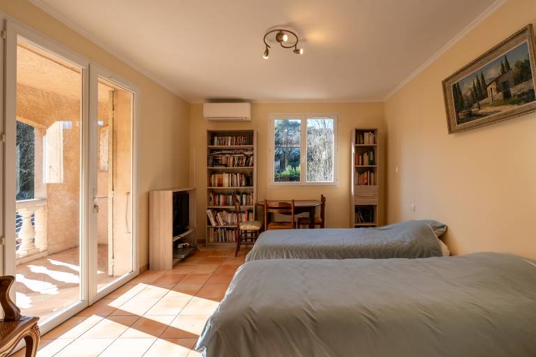 House with BBQ, garden & terrace — photo 5
