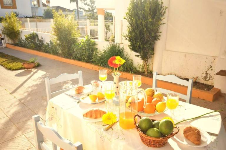 Fully equipped charming villa with yard, grill & pool | Perfect for remote work | Pets are welcome — photo 5