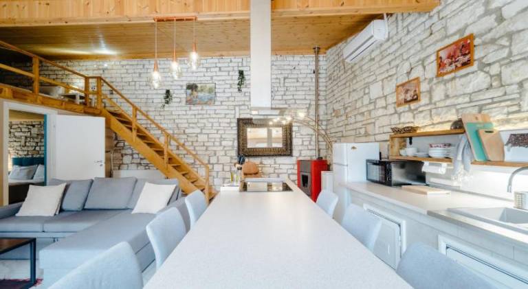 House with garden, BBQ & patio — photo 2