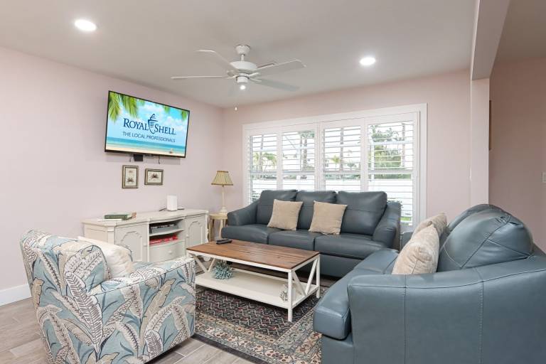 Updated Three Bedroom Cottage, Short walk to the Beach! Shell Basket 1 — photo 3