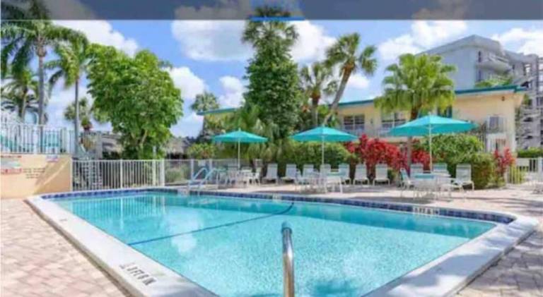 Malyn 107, Waterfront Condo, short walk to beach — photo 3