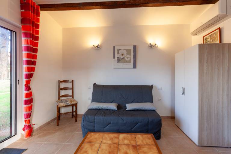 Côte Bleue holiday flat in La Couronne with shared garden, close to the beach — photo 3