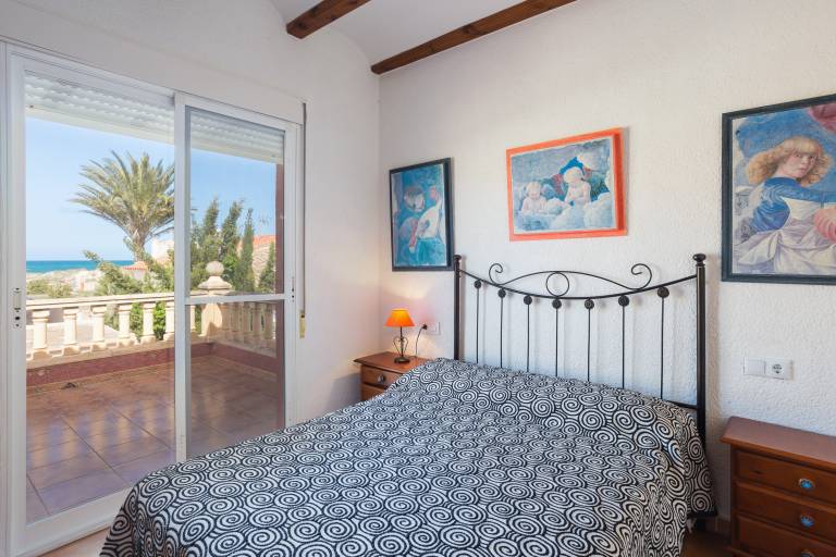 Fully equipped vacation home with pool, patio & grill | Sea view | Close to the beach | Pet-friendly — photo 2
