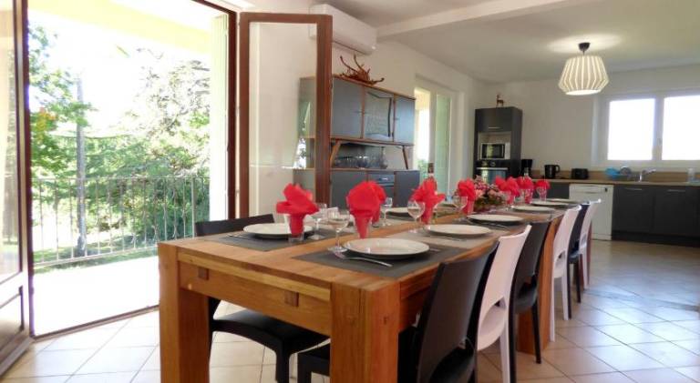 Vacation home with barbecue, patio & yard — photo 2