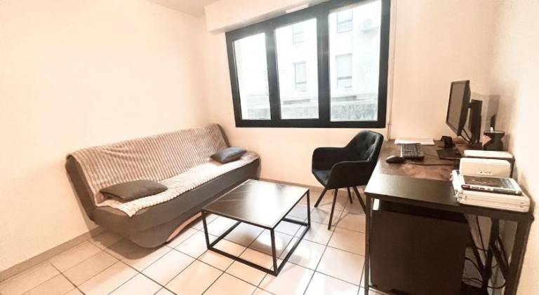 Rental apartment with 1 room for 4 persons in Salon-de-Provence
