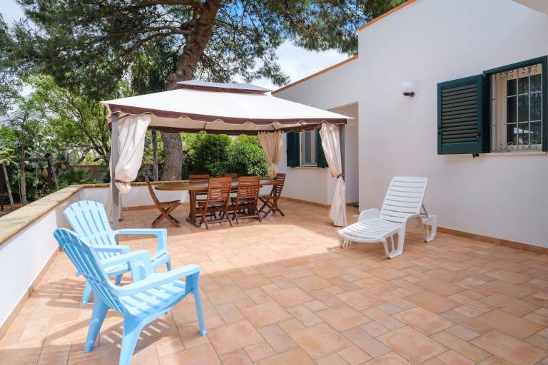 Villa with BBQ, patio & yard | Garden view in Melissa