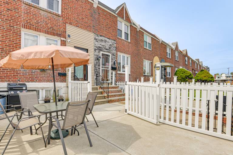 6 Mi to Stadiums! Walkable Philly Gem w/ Patio — photo 3