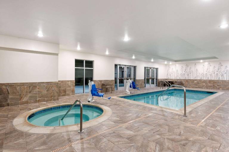 La Quinta Inn & Suites by Wyndham Wenatchee — photo 3