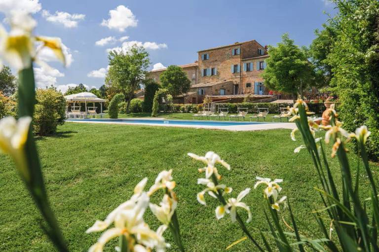 Villa with private pool, hot tub & garden — photo 3