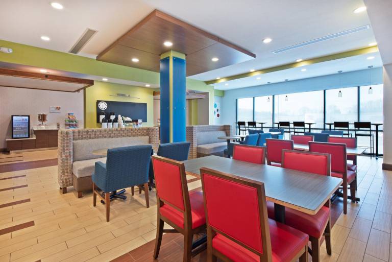 Holiday Inn Express & Suites Uniontown By IHG — photo 5