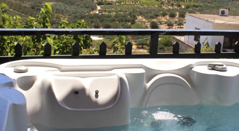 Villa with pool, yard & hot tub — photo 4