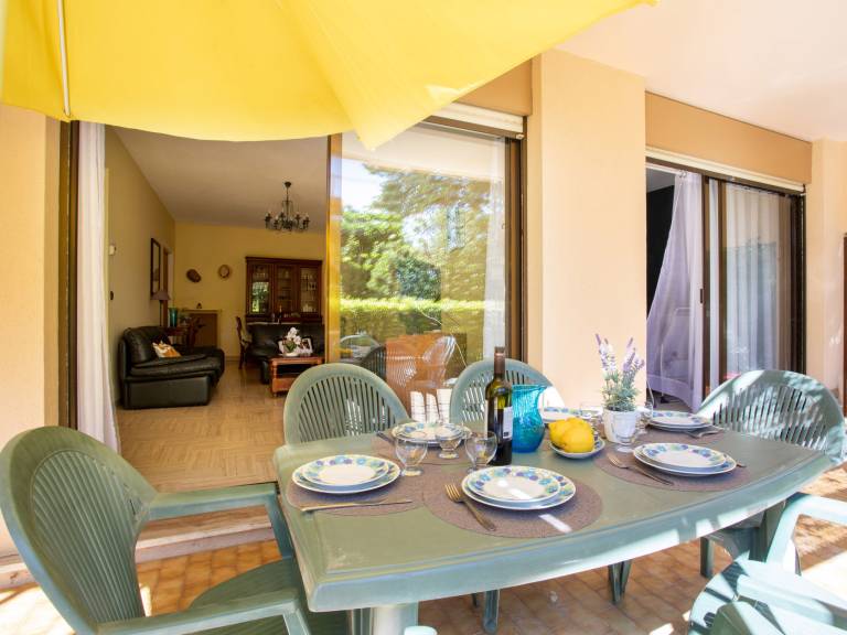 Fully equipped lovely holiday apartment with terrace, pool & garden | Next to the beach | Pets allowed — photo 2