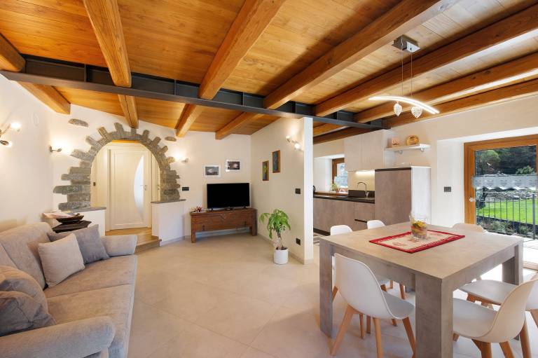 Apartment "Cucu - 1" with Mountain View, Private Terrace, and Shared Barbecue — photo 5