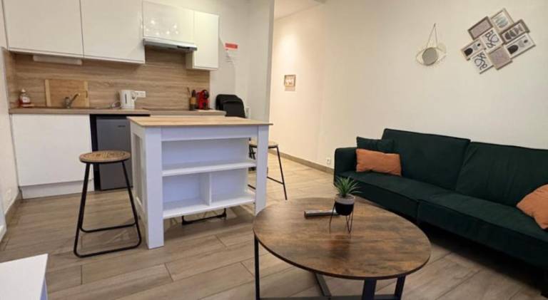 Apartment with 2 rooms for 6 persons in Poissy