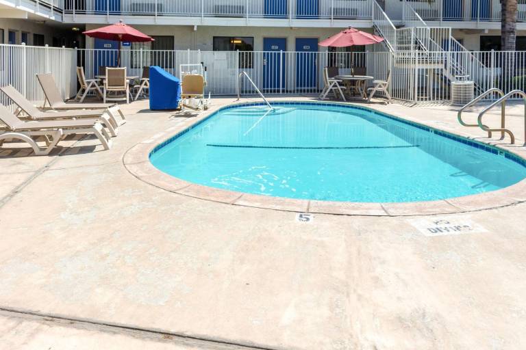 Motel 6 Bakersfield, CA - Convention Center — photo 3