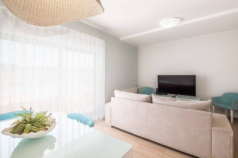 Apartment with pool, terrace & yard — photo 4