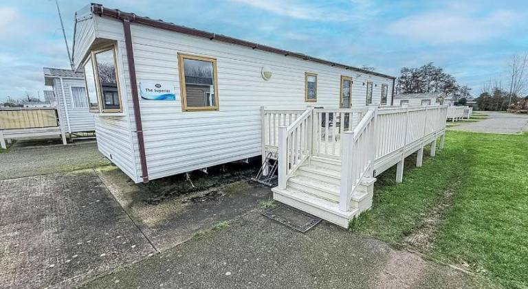 Dog Friendly Caravan With Decking At Manor Park In Hunstanton Ref 23063W in Hunstanton