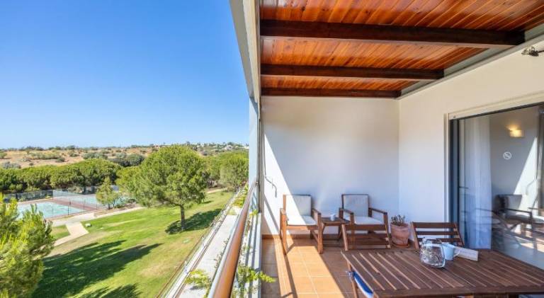 Rental apartment with yard, terrace & pool — photo 3