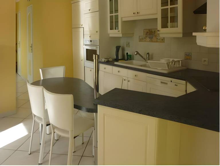 Rental apartment with 2 rooms for 6 persons — photo 2