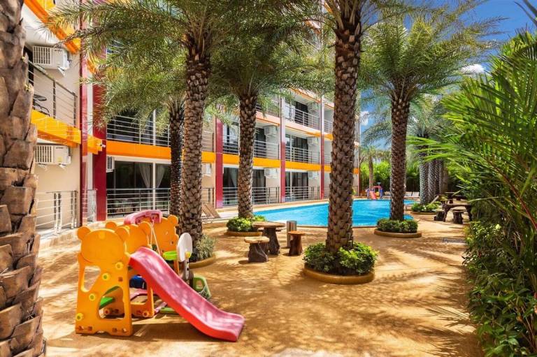 Apartment with yard & pool — photo 3