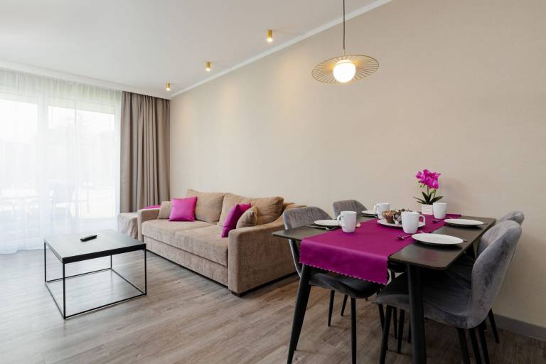 Holiday apartment with patio & yard — photo 2