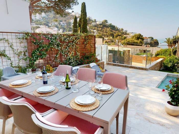 Fully equipped vacation home with yard, private pool & patio | Sea view | Close to the beach | Pet-friendly — photo 4