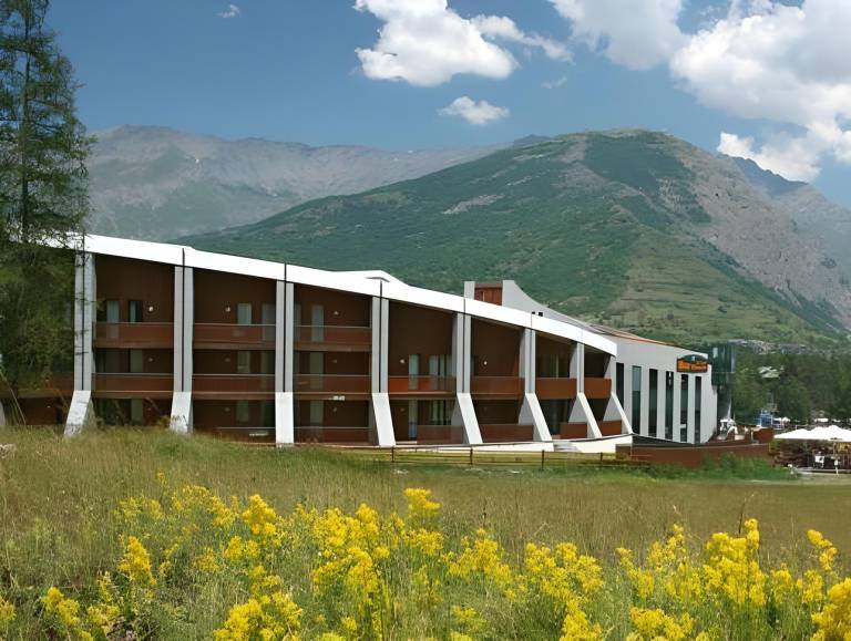 Serviced apartment with terrace & garden in Bardonecchia