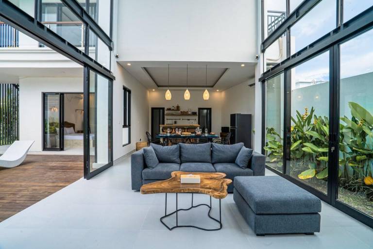 Big villa with yard, hot tub & pool | Perfect for remote work | Pets are welcome in Canggu