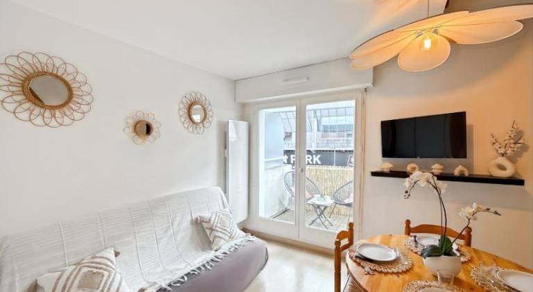 Rental apartment with patio in Rennes