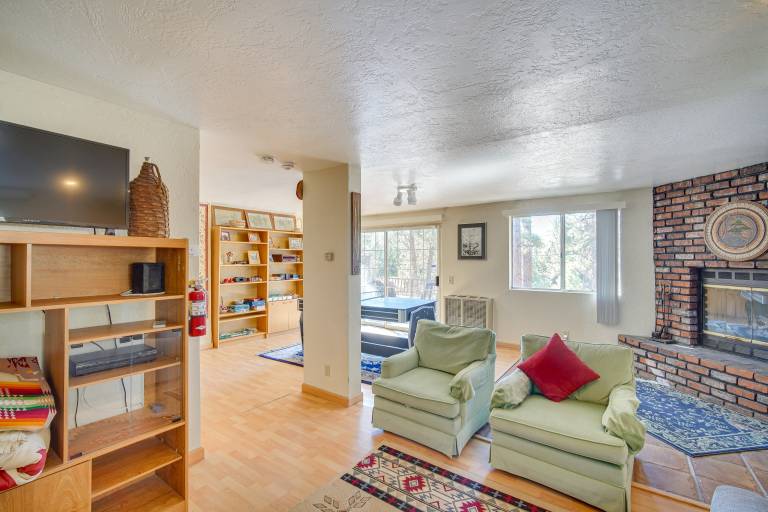 Quaint Big Bear Home w/ Hot Tub: 4 Mi to Skiing! — photo 4