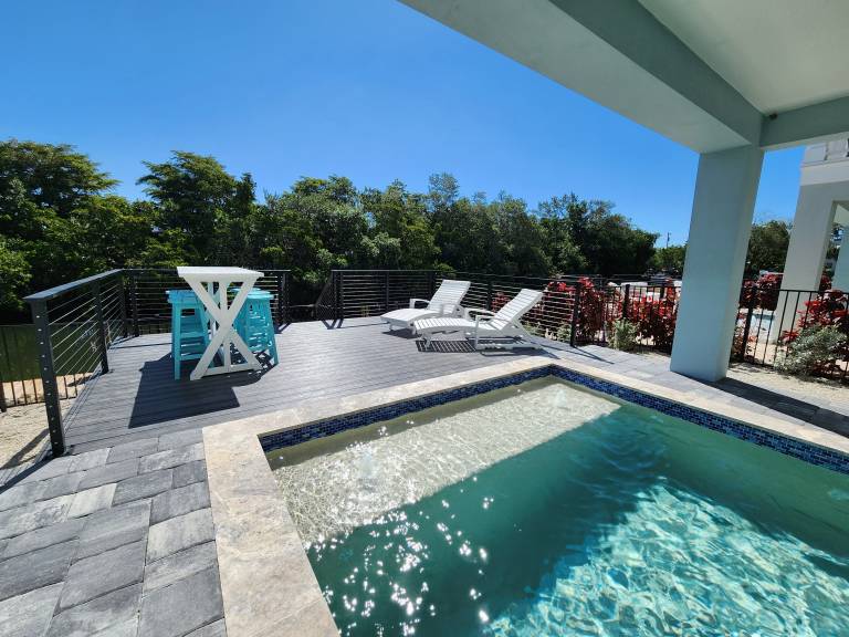Vacation home with barbeque & private pool | River view — photo 3