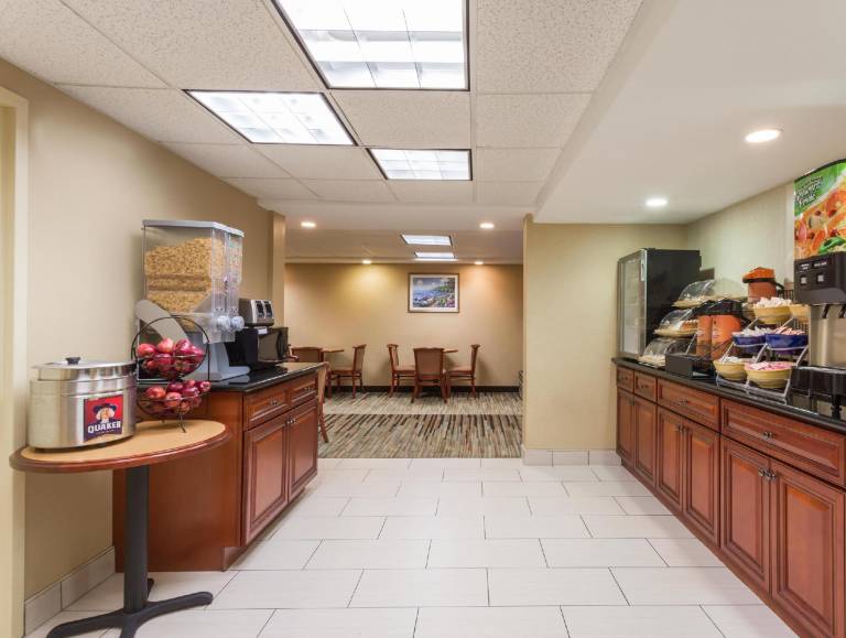 Days Inn by Wyndham Dumfries Quantico — photo 2