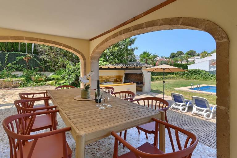 Vacation home with barbecue, patio & private pool — photo 5