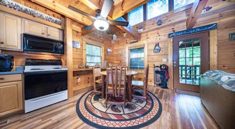 Vacation home with jacuzzi — photo 3