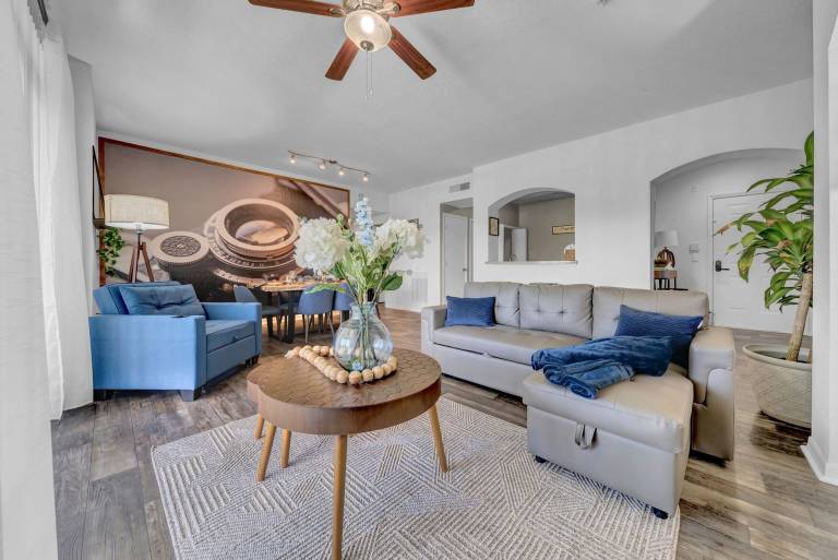 Vibrant 2BR 2BA w King Bed Pool Gym 11