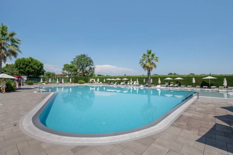 Apartment 'I Vigneti Del Garda' with Shared Pool, Wi-Fi and Air Conditioning — photo 3