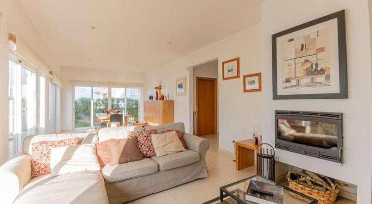 Villa with yard, terrace & private pool | Suitable for remote work in Portimão
