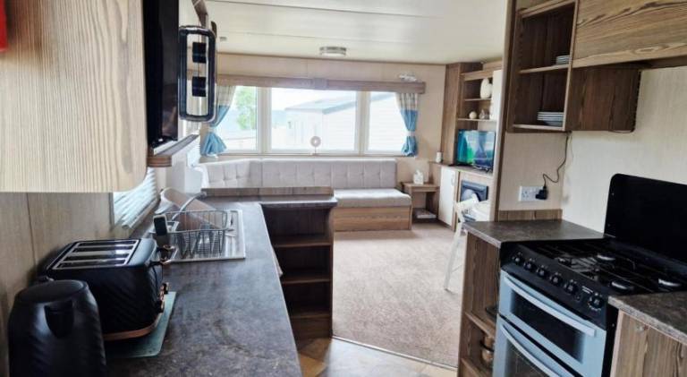 Elms Caravan with sea views at Devon Cliffs — photo 5