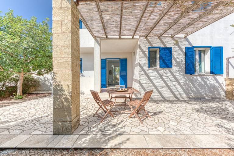 Vacation home with terrace, garden & grill | Garden view — photo 2